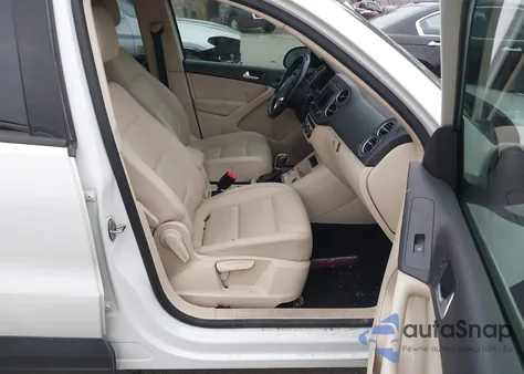 2017 Volkswagen Tiguan 2.0T/2.0T S z USA, uszkodzony, nr VIN WVGBV7AX9HK023061